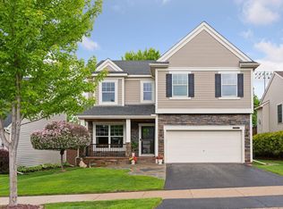 2392 Molnau Ct, Chaska, MN 55318