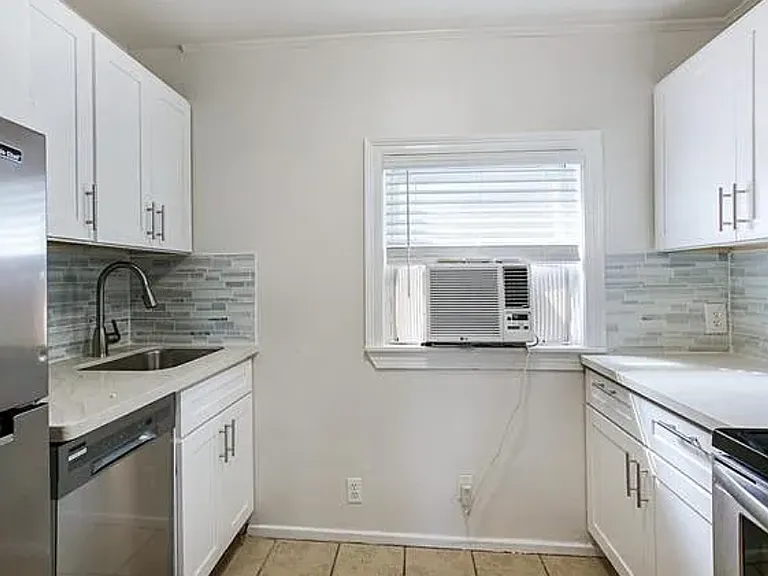 7813 1/2 Panola St — Photo 5
