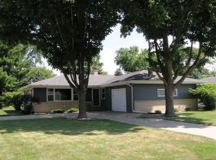 521 6th St, Waunakee, WI 53597