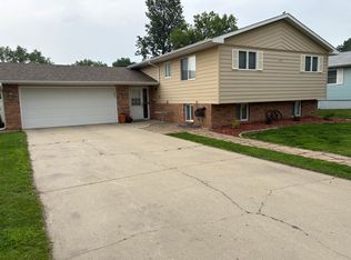 1919 Lincoln Ln, Brookings, SD 57006