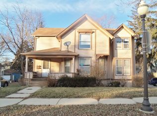 486 E Chicago St, Elgin, IL 60120