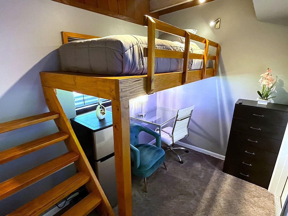 1st image of 1511 S John Young Pkwy #6
