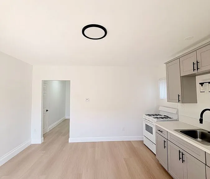 4705 Willow Brook Ave #2 — Photo 3