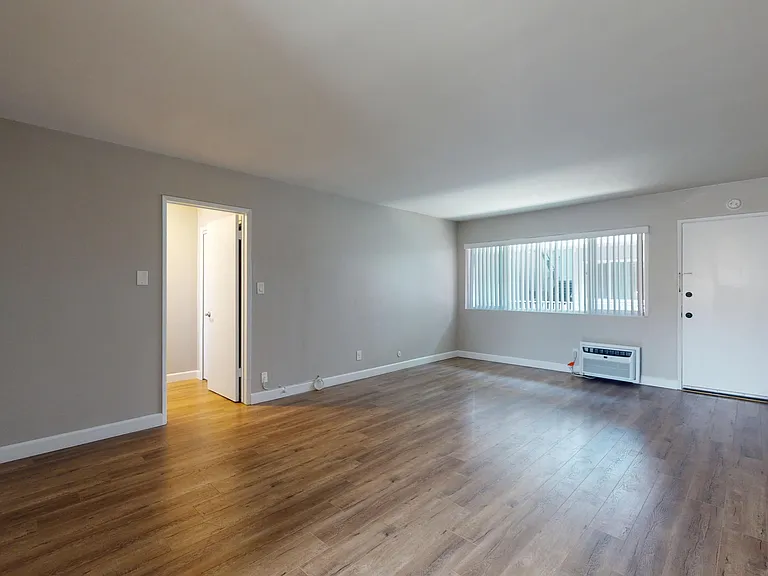The Capri Apartments — Photo 23