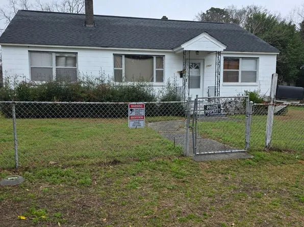 1924 Calvert St, North Charleston, SC 29405