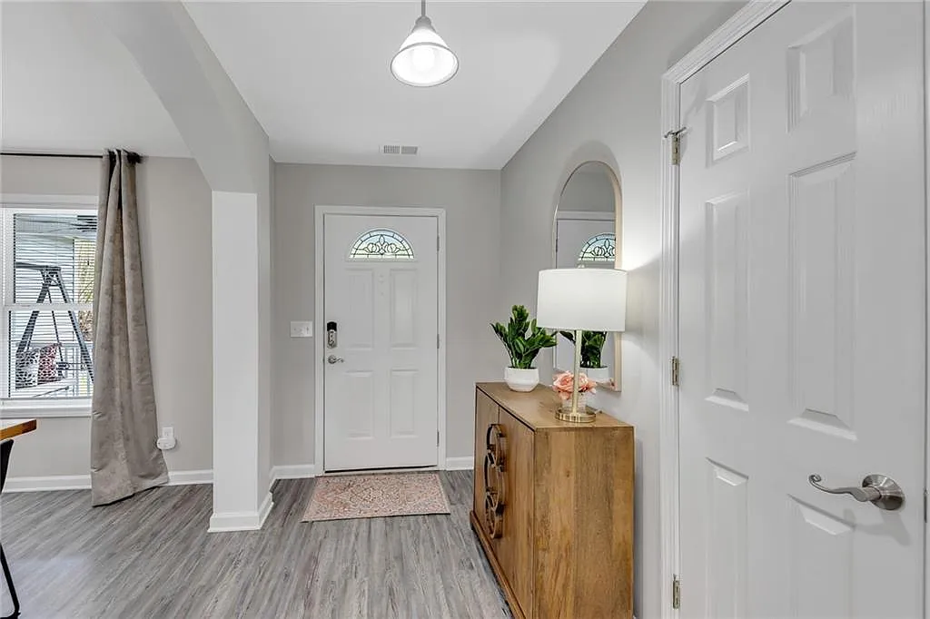 3 bed, 2.0 bath, $5,750 — Photo 4
