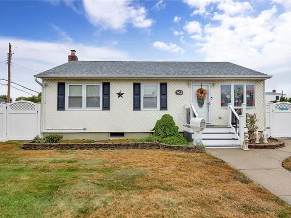 902 3rd Street, West Babylon, NY 11704
