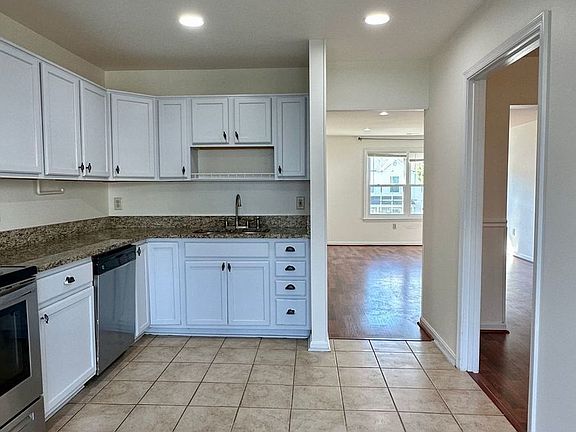 3rd image of 106 Mayfair Pl