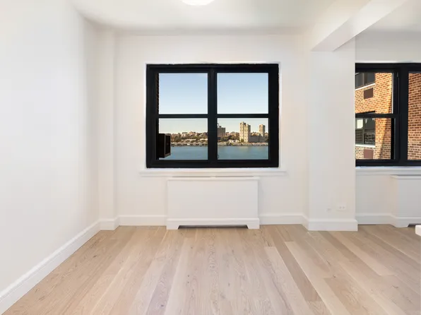 11 Riverside Drive image 10 of 13