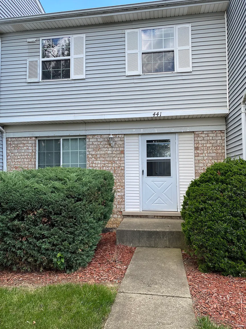 441 Greentree Ln photo 1