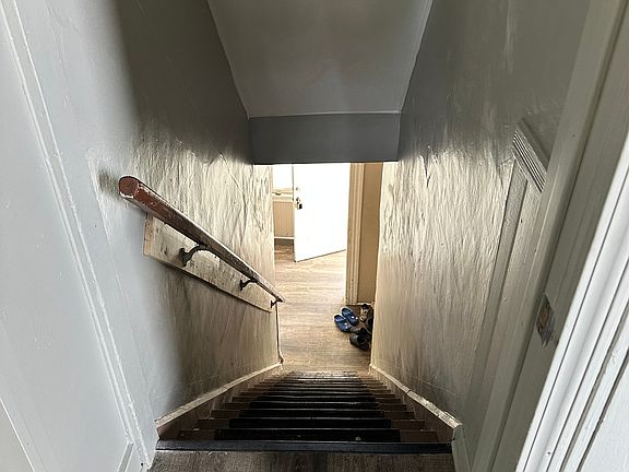 5th image of 1-1083 E 64th St #Top