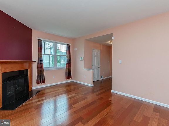 5th image of 38 Steeplechase Cir