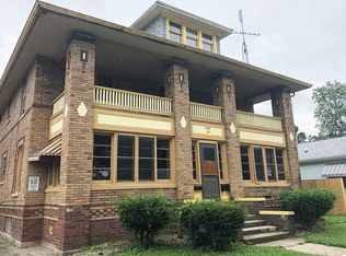 1008 Monroe Ave, Charleston, IL 61920