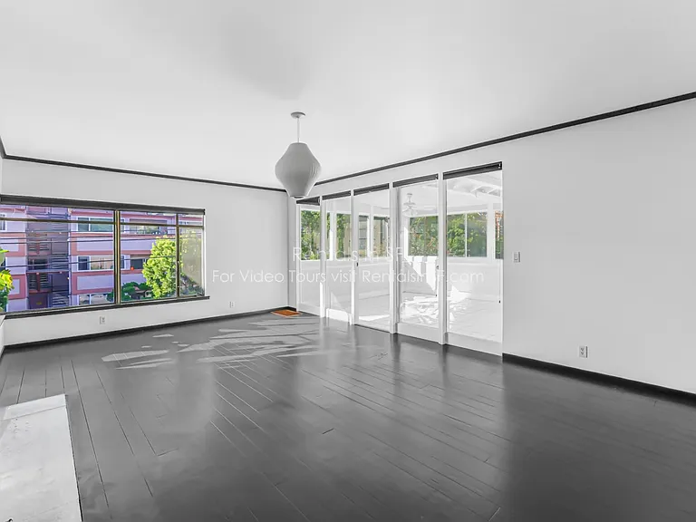 395 Staten Ave — Photo 3