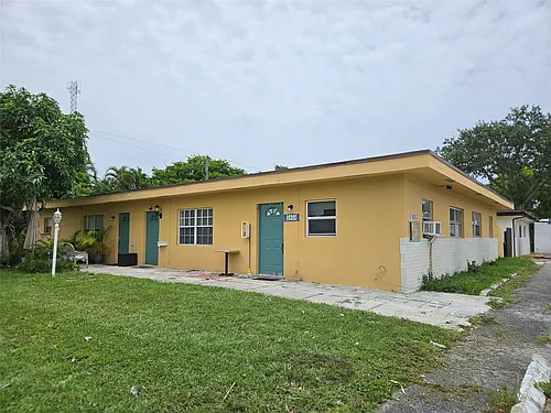 5050 SW 40th Ave #4 Photo 1
