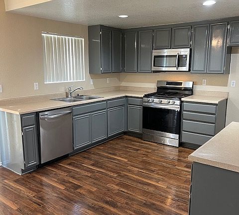 2nd image of 655 Woodcrest Dr #B