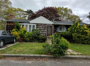 1533 Gogel St, Holbrook, NY 11741