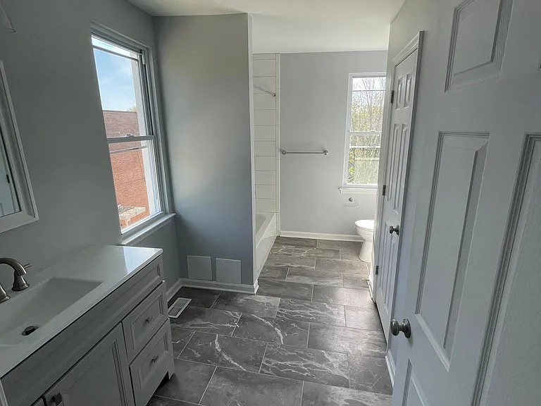 Full Bathroom 2
