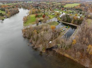 Channelside Trl, Baldwinsville, NY 13027