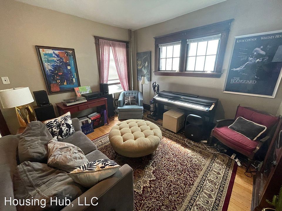1st image of 285 Bates Ave #2