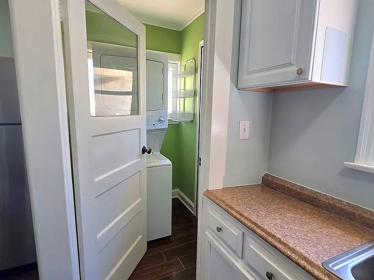 1692 N Marengo Ave — Photo 10