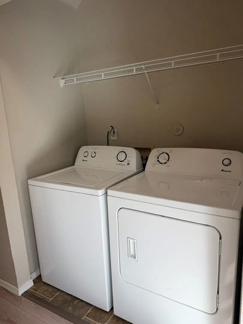 Beautiful 6-Plex split level townhome with garage — Photo 4