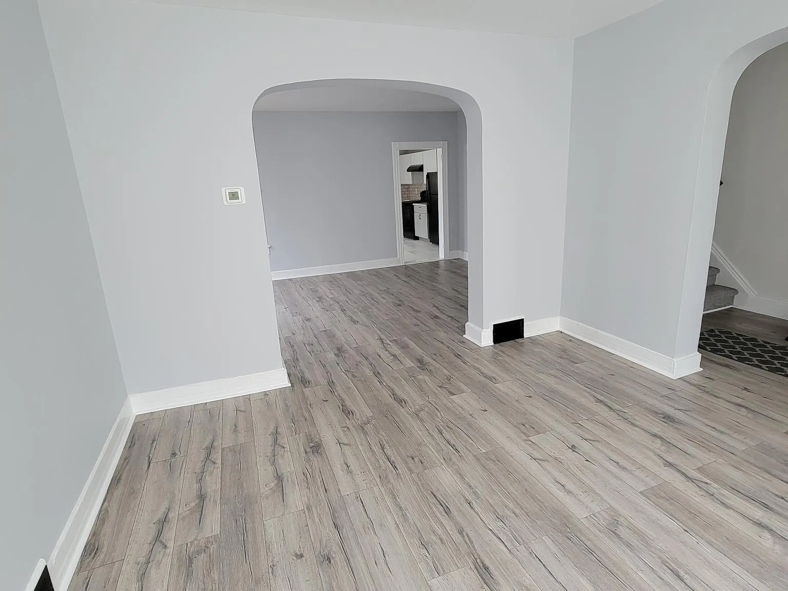 3 bed, 1.5 bath, 1800 sqft, $3,200 — Photo 2