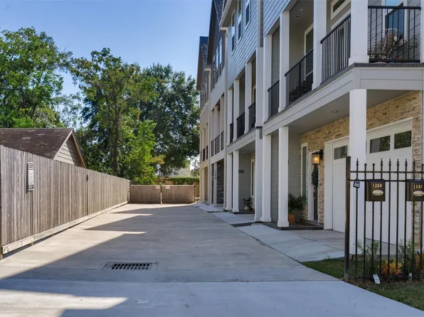 1244 W 26th St, Houston, TX 77008