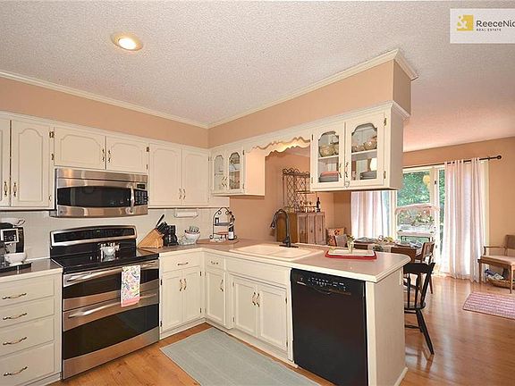 Stainless microwave and double oven