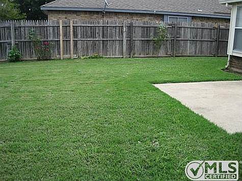 4th image of 709 Azalea Dr