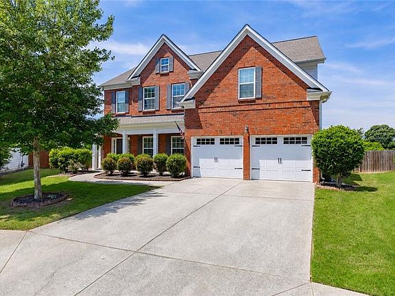 2nd image of 820 Sapphire Ln