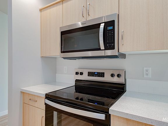 5th image of 13730 Inman Ct