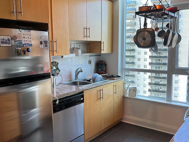 1 Hurontario St #1108 — Photo 10