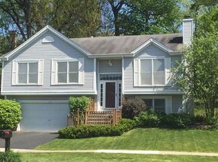 359 Bristol Ln, Fox River Grove, IL 60021