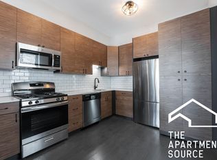 910 W Addison St #2, Chicago, IL 60613