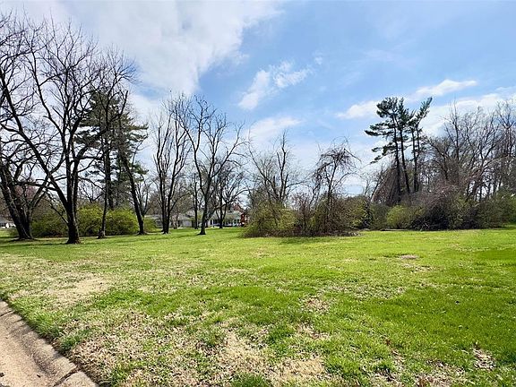 2nd image of 9845 Bridle Trail Ln