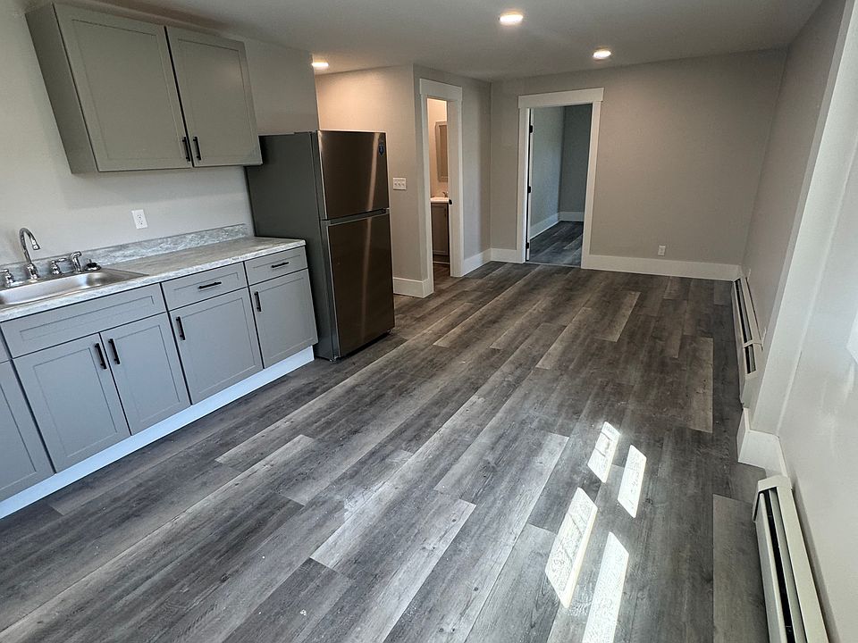1st image of 196 Bates St #10