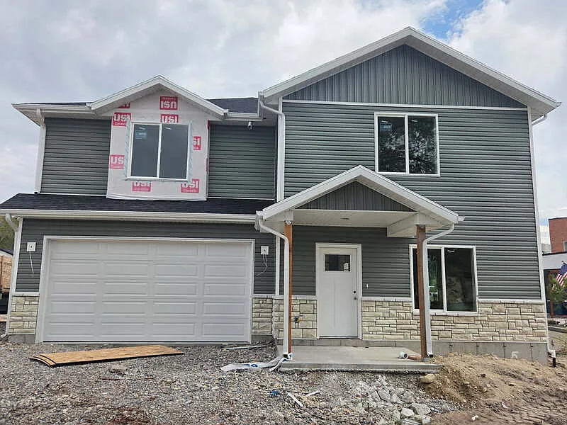 3 bed, 2.5 bath, $2,400 — Photo 1