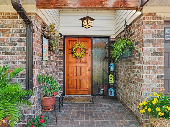 4th image of 5322 SECLUDED OAKS Lane