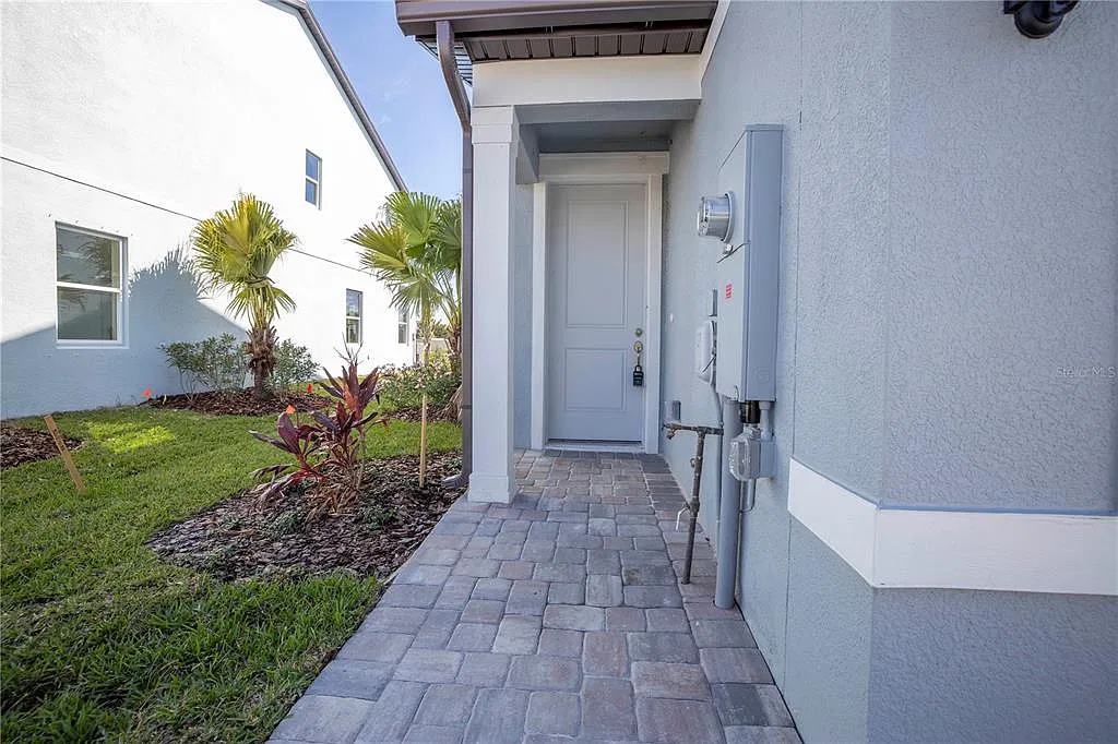 3 bed, 2.5 bath, 2010 sqft, $3,800 — Photo 3