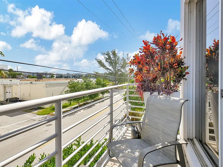 110 SE 2nd St #203 — Photo 34