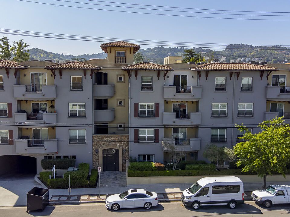 1st image of 13200 Moorpark St APT 106
