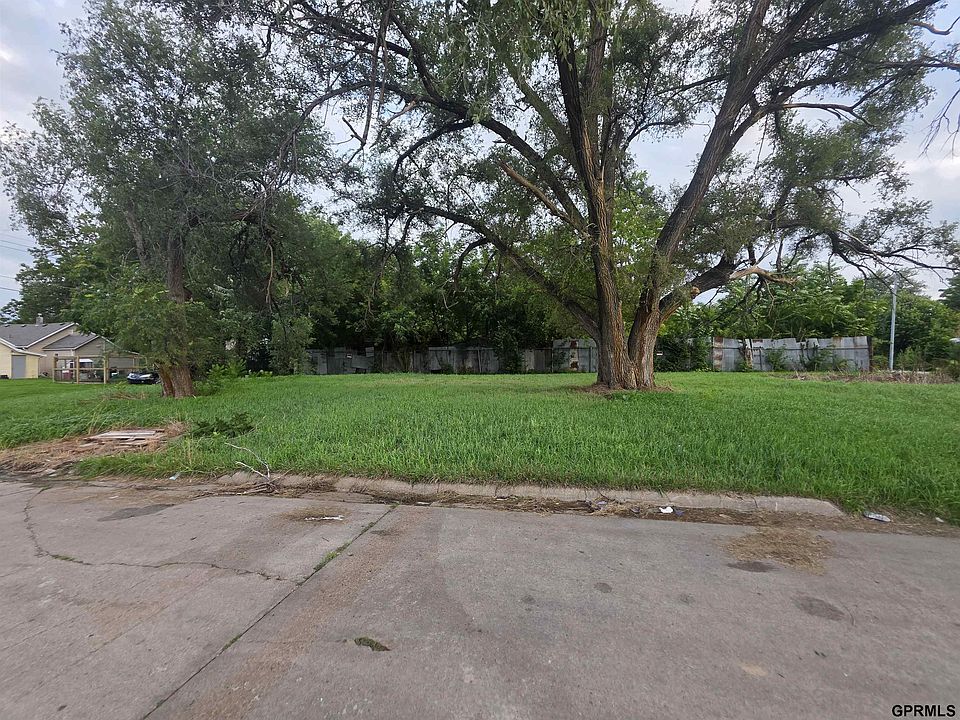 1st image of 2806 Sahler St