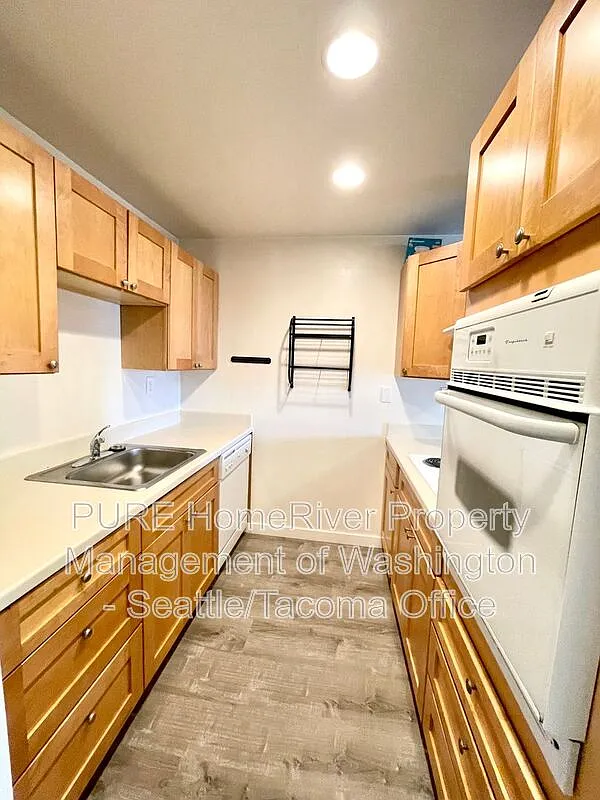 2 bed, 2.0 bath, 1200 sqft, $2,600 — Photo 4