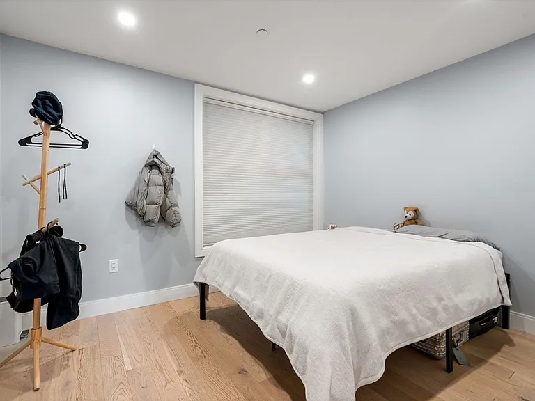 71 Border St #2 — Photo 8