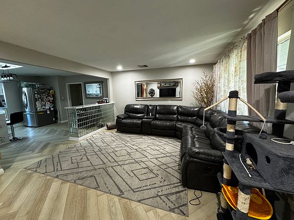 4th image of 7523 Sylvia Ave