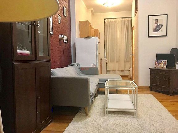 4th image of 261 E 10th St APT 1b