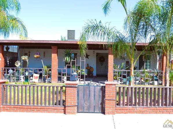 221 W 13th Ave, Delano, CA 93215