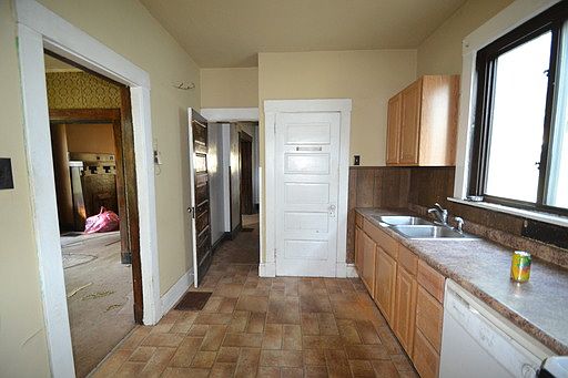 4th image of 3858 Vine St