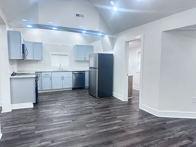 8222 NE Flagor Rd — Photo 4